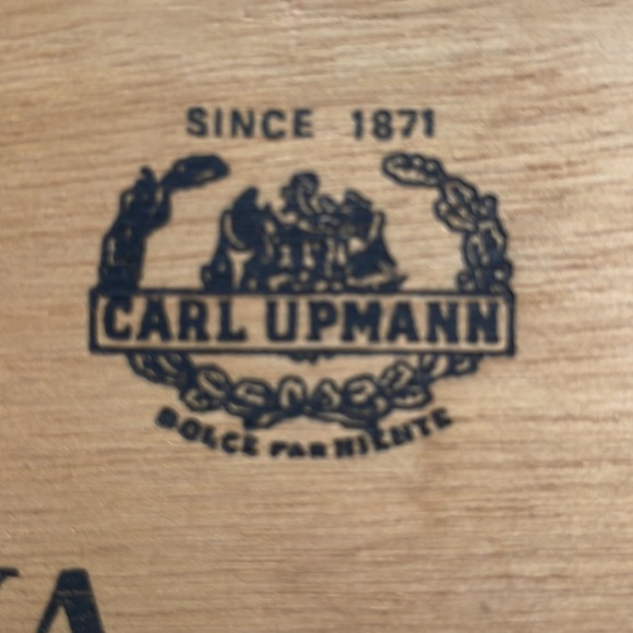 Vintage Montoya Wooden Cigar Box - Picture 10 of 10